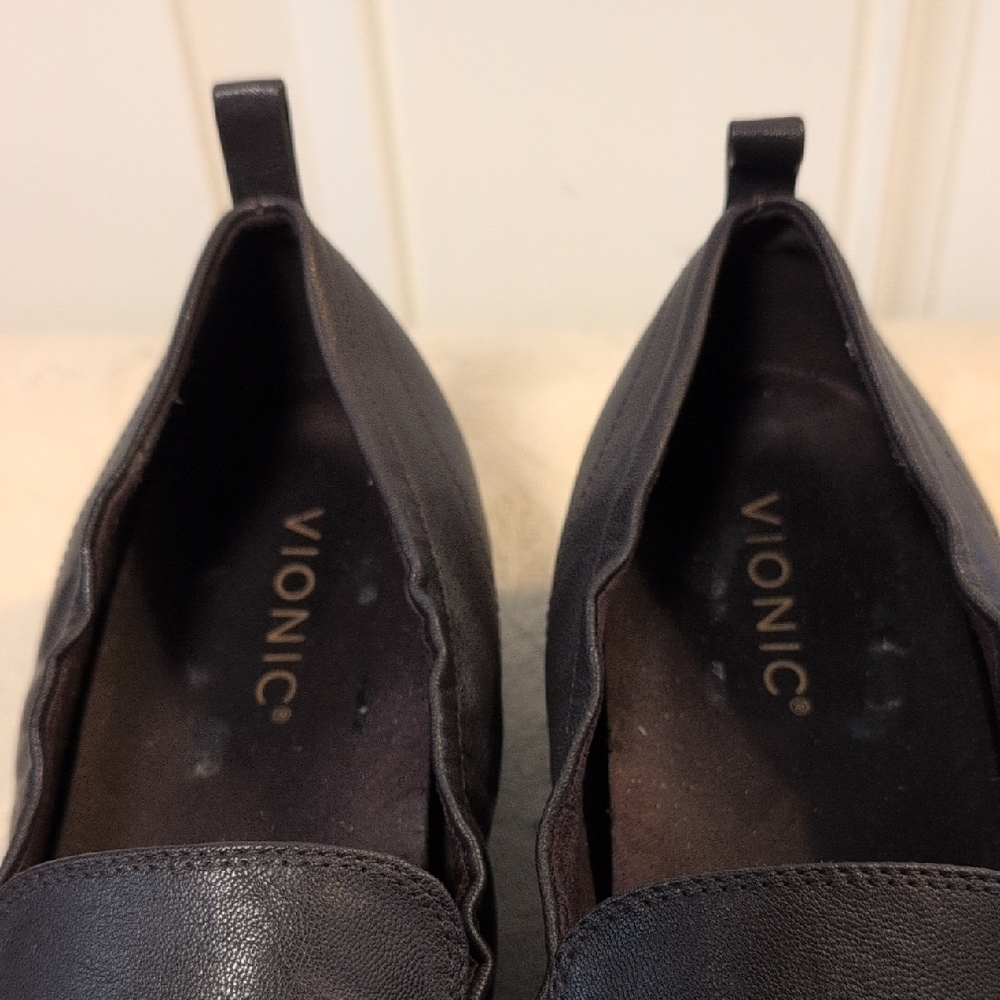 Vionic Women’s Classic Brown Loafers. - Picture 10 of 10